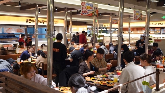 流浪泡泡一日26店同开，烤肉赛道冰火两重天，谁能留下？