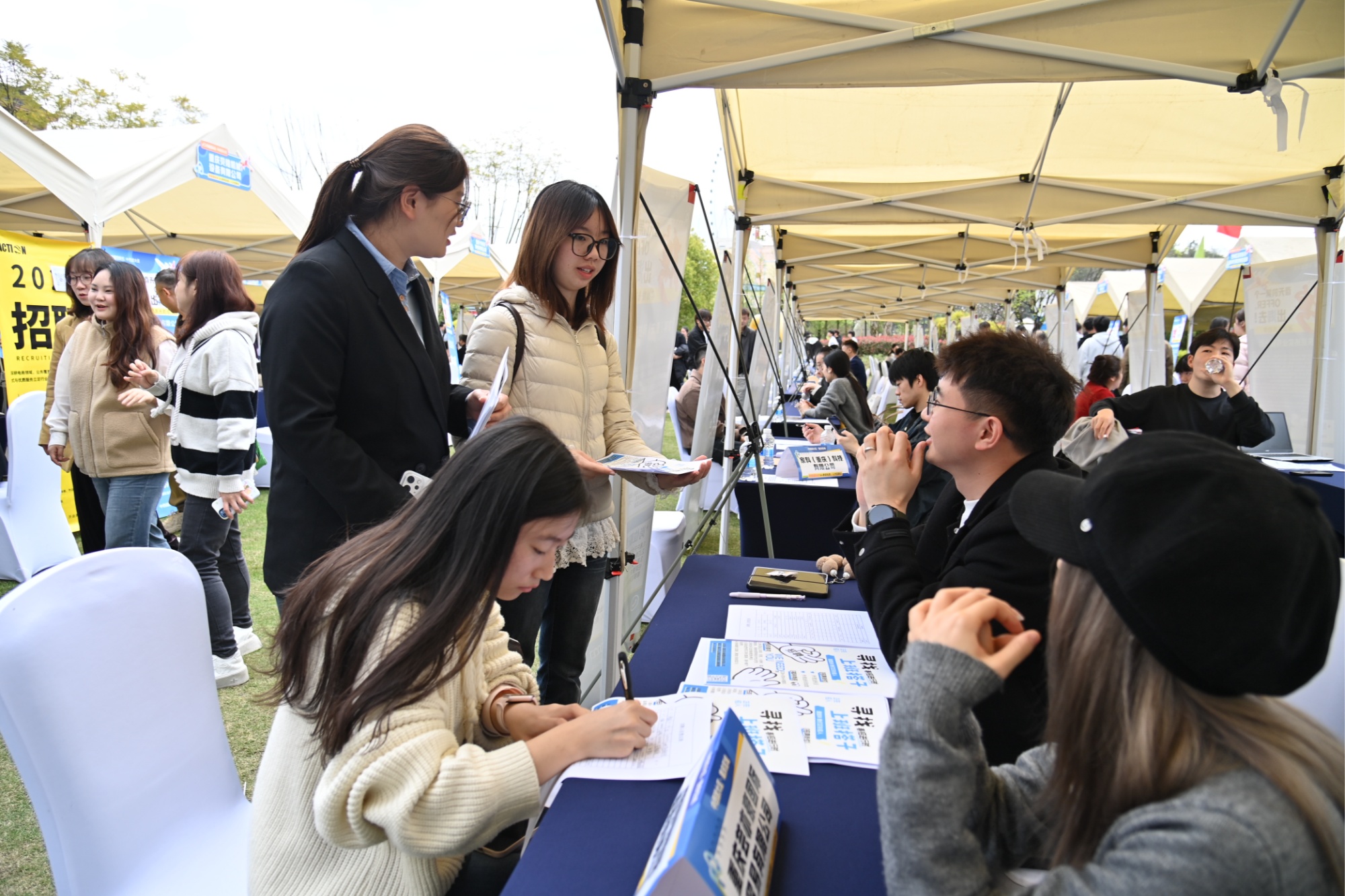 大学生跨境电商创业大赛举行 重庆正加速培养人才